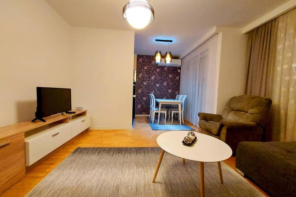 Apartment 13C Приштина Экстерьер фото