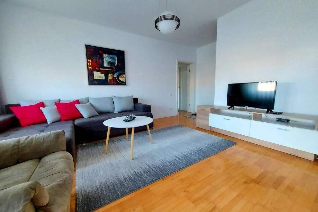 Apartment 13C Приштина Экстерьер фото